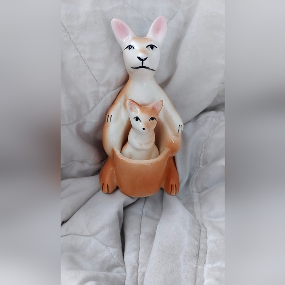 Vintage Kangaroo and Joey Salt and Pepper Shaker - Picture 1 of 6